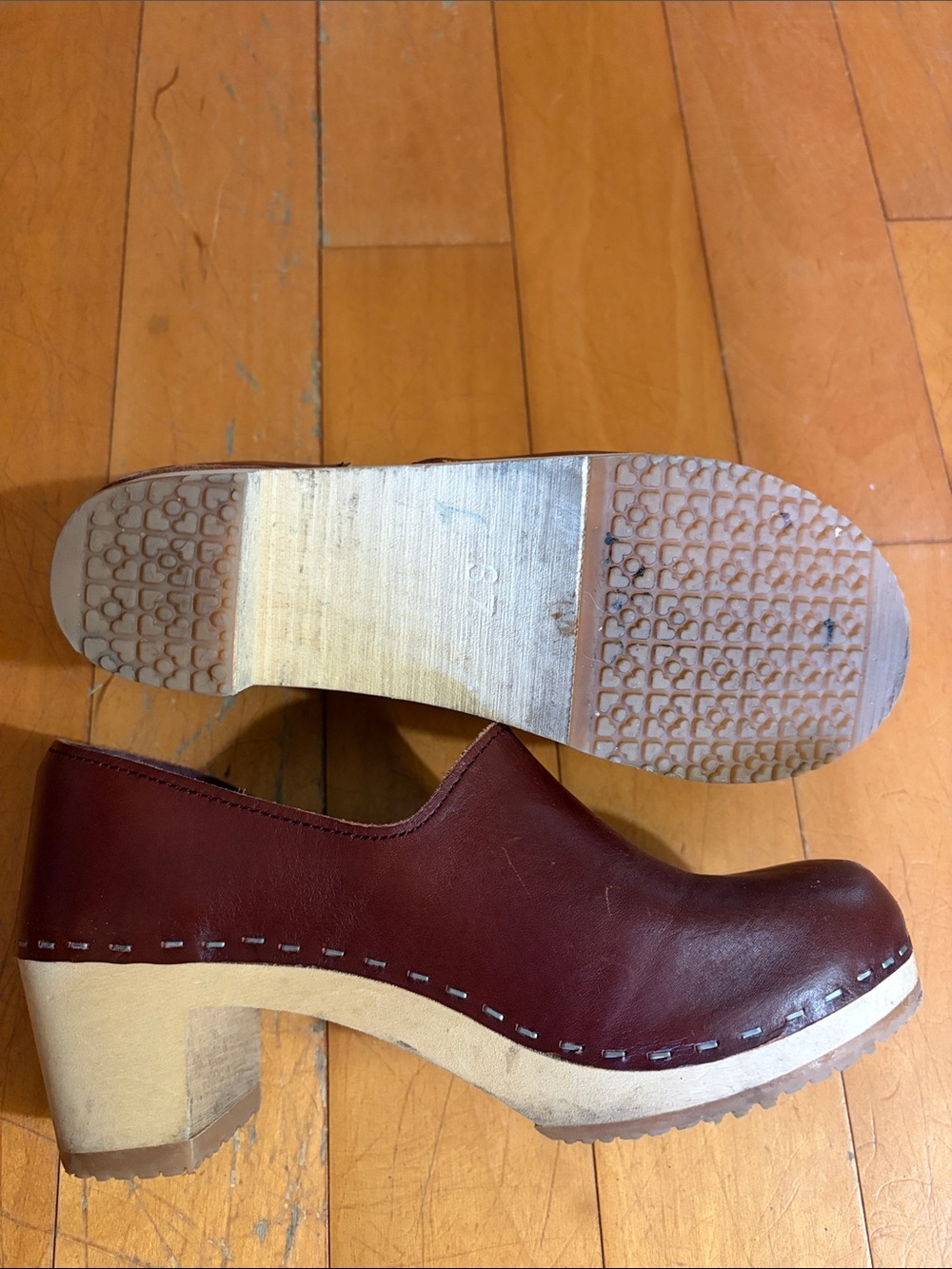 Classic Women's Slip-On Mule in Burgundy Leather - Picture 4 of 6